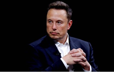 马斯克称愿向其他车企授权FSD技术